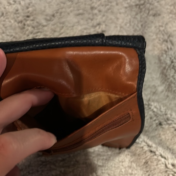 Dooney and Bourke all weather leather crossbody wallet purse - Picture 10 of 10